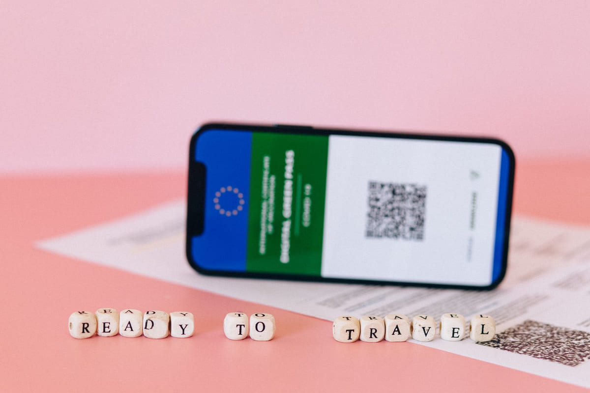 QR Code vs. บาร์โค้ด: เลือกใช้ให้ถูกงาน เพื่อธุรกิจไม่พลาด