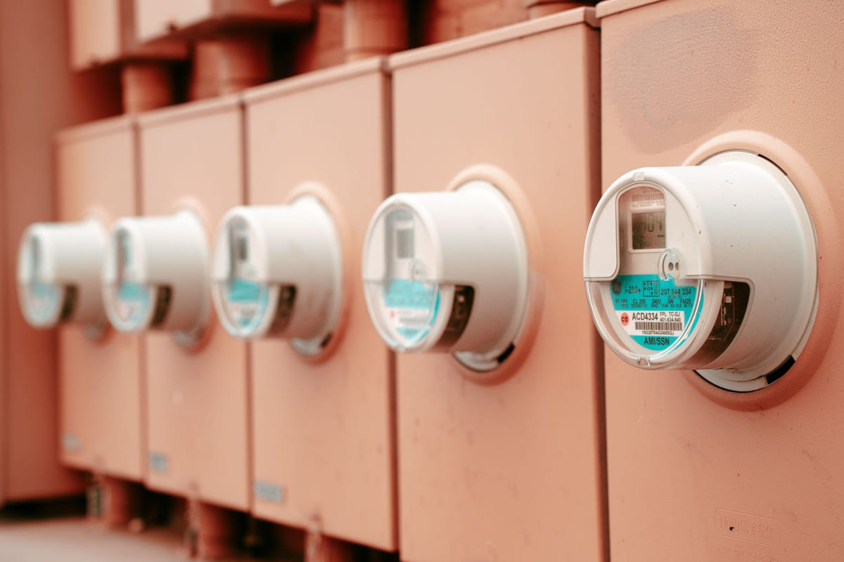 Smart Meter ในระบบไมโครอินเวอร์เตอร์: แค่ตัวเลขหรือตาข่ายพลังงานที่มองไม่เห็น?